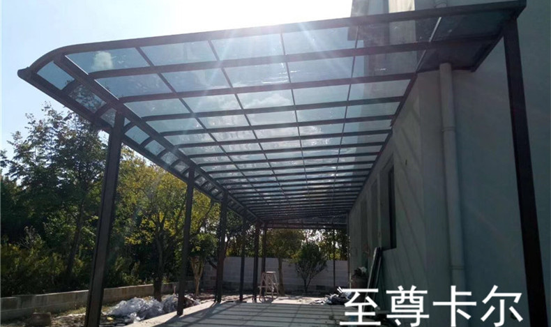 聚碳酸酯遮陽板相比較于傳統(tǒng)遮陽板有什么優(yōu)勢？